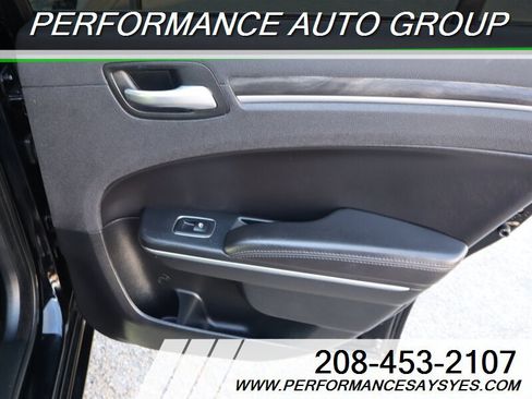 Used 2018 Chrysler 300 Touring L RWD image 12