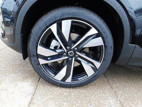 New 2026 Volvo XC40 B5 Ultra w/ Climate Package AWD/4WD image 12
