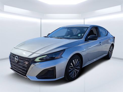 Used 2024 Nissan Altima 2.5 SV image 7