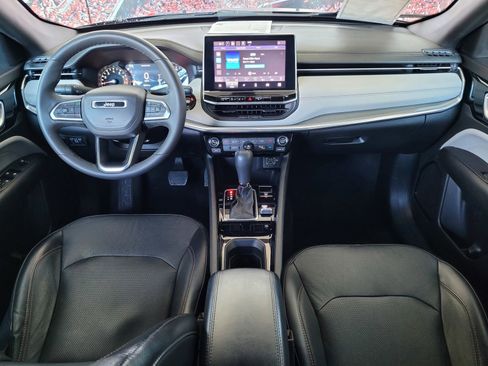 Used 2023 Jeep Compass Limited image 9