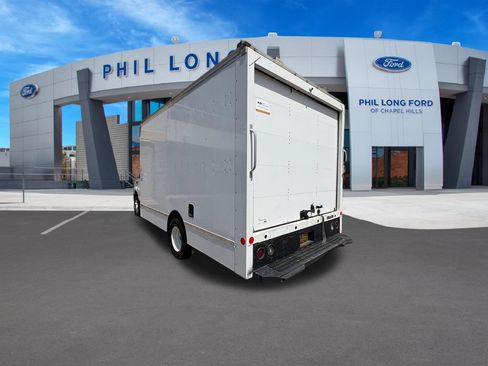 Used 2023 Ford E-450 and Econoline 450 Super Duty w/ Driver's Safety Package RWD image 3
