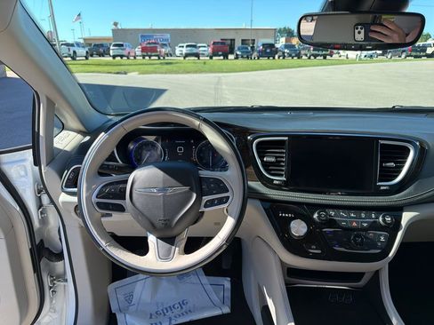 Used 2021 Chrysler Pacifica Limited w/ Premium & Safety Sphere Group AWD/4WD image 13