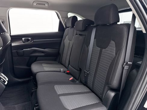 Certified 2023 Kia Sorento LX FWD image 29