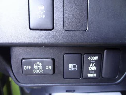 Used 2023 Toyota Tacoma TRD Sport image 9