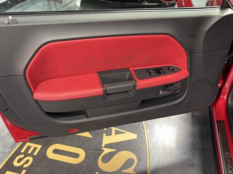 Used 2013 Dodge Challenger SRT8 w/ Harman Kardon Audio Group RWD image 27