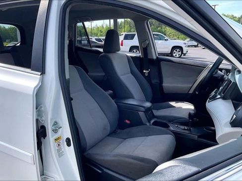 Used 2015 Toyota RAV4 LE FWD image 7