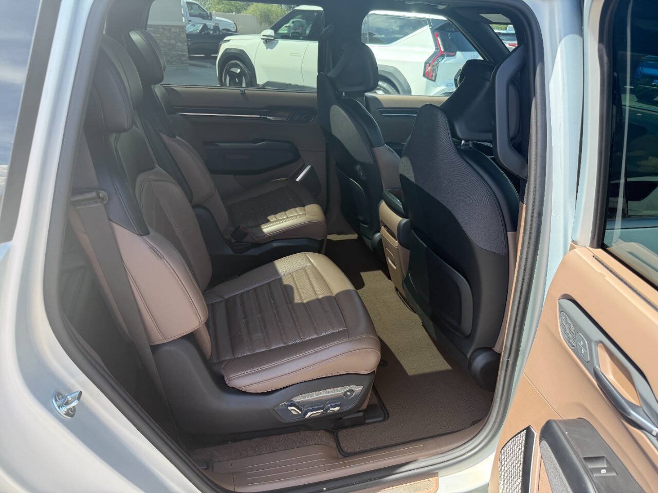 Used 2024 Kia EV9 Land AWD/4WD image 16