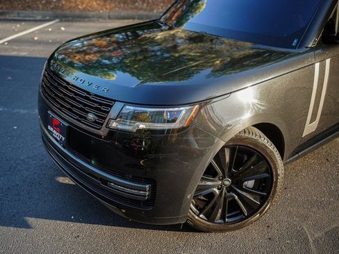 Used 2023 Land Rover Range Rover Long Wheelbase SE image 2
