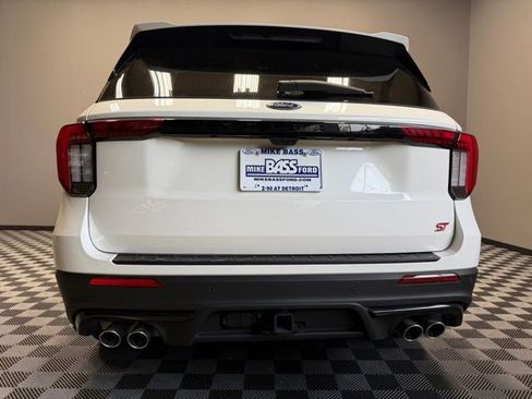 Used 2025 Ford Explorer ST AWD/4WD image 9