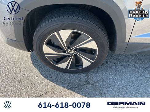 Used 2025 Volkswagen Taos SE AWD/4WD image 16