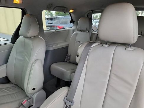 Used 2014 Toyota Sienna XLE FWD image 9