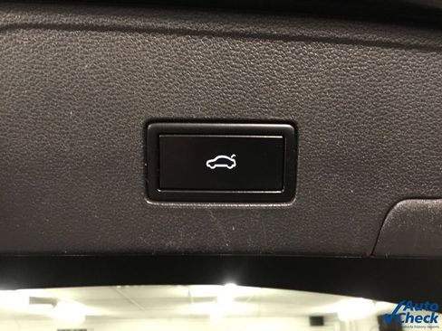 Used 2021 Volkswagen Atlas Cross Sport SE image 13