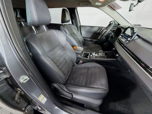 Used 2023 Mitsubishi Outlander SE AWD/4WD image 27