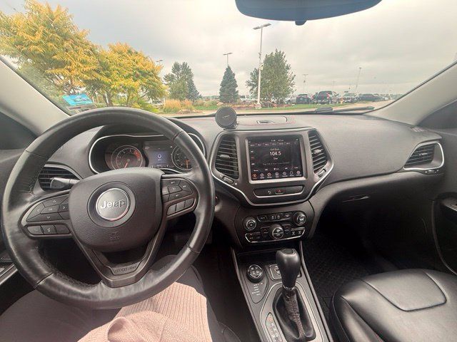 Used 2019 Jeep Cherokee Trailhawk w/ Cold Weather Group AWD/4WD image 12