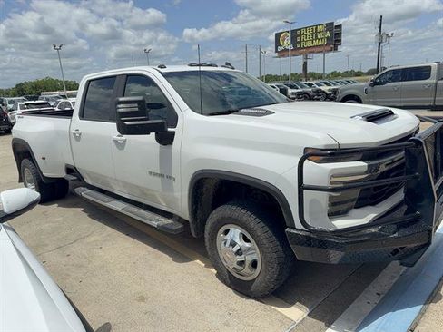 Used 2024 Chevrolet Silverado 3500 LT w/ Convenience Package AWD/4WD image 4