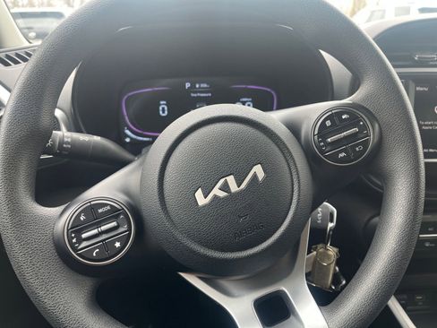 Used 2025 Kia Soul LX w/ LX Technology Package image 25
