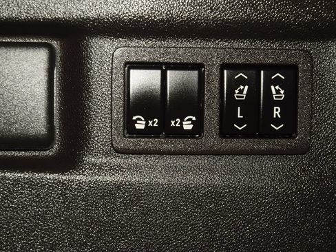 Used 2024 GMC Yukon XL Denali AWD/4WD image 27