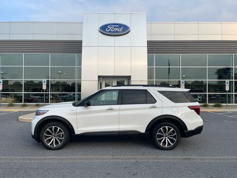 Used 2022 Ford Explorer ST-Line w/ Class IV Trailer Tow Package AWD/4WD image 1