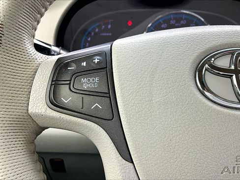 Used 2013 Toyota Sienna XLE FWD image 21