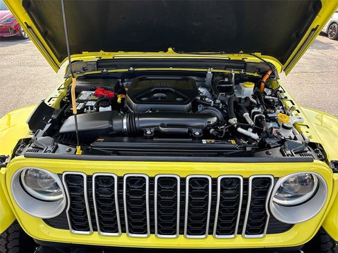 Used 2024 Jeep Wrangler Unlimited Sahara AWD/4WD image 34