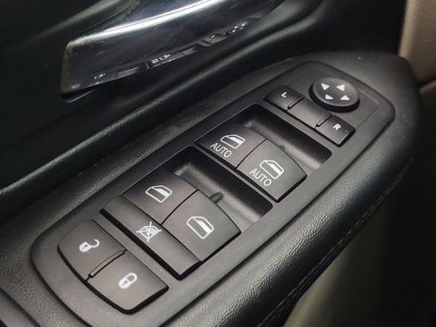 Used 2020 Dodge Grand Caravan SE w/ UConnect Hands-Free Group image 27