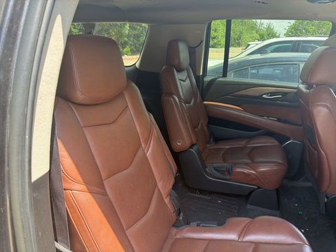 Used 2017 Cadillac Escalade ESV Premium Luxury RWD image 13