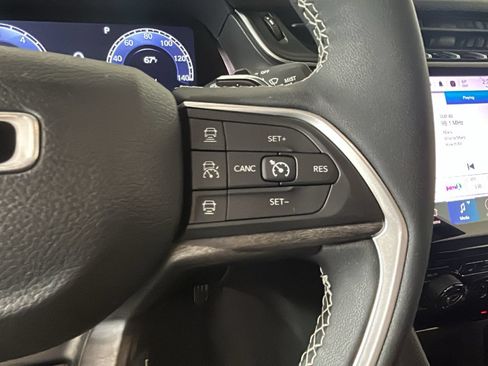 Used 2023 Jeep Grand Cherokee Limited AWD/4WD image 19
