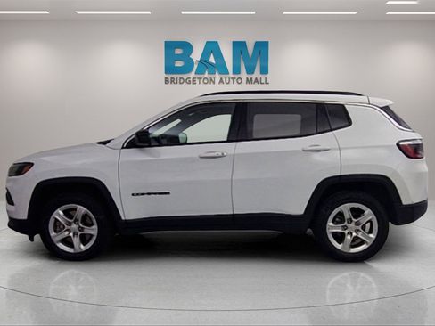 Used 2024 Jeep Compass Latitude image 4