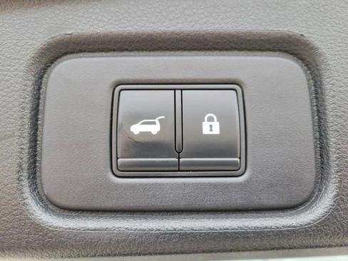 Used 2022 Nissan Pathfinder SV w/ SV Premium Package AWD/4WD image 8