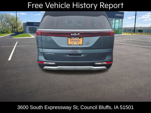 Used 2024 Kia Carnival EX FWD image 5