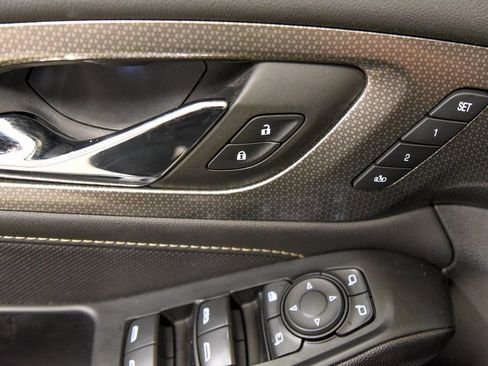 Used 2023 Chevrolet Traverse Premier w/ Redline Edition image 18