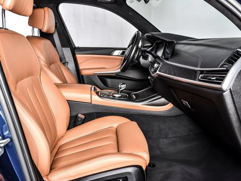 Used 2022 BMW X7 M50i w/ Dynamic Handling Package AWD/4WD image 26