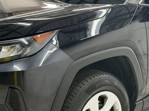 Used 2021 Toyota RAV4 LE w/ Carpet Mat Package (TMS) AWD/4WD image 4