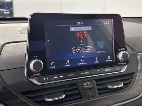 Used 2024 Nissan Altima 2.5 SV image 16