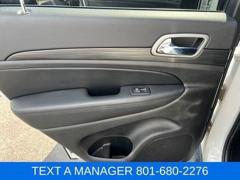 Used 2021 Jeep Grand Cherokee Laredo w/ Security & Convenience Group AWD/4WD image 31