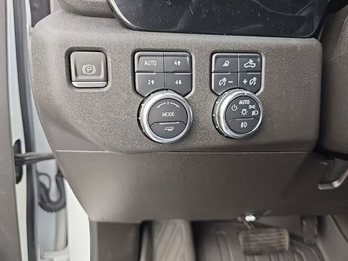 Used 2024 GMC Sierra 3500 SLT w/ X31 Off-Road Package image 19