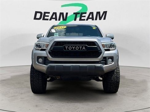 Used 2017 Toyota Tacoma TRD Off-Road w/ Tow Package (A/T) image 3