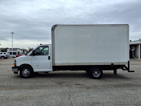 Used 2021 Chevrolet Express 3500 w/ Power Convenience Package image 3