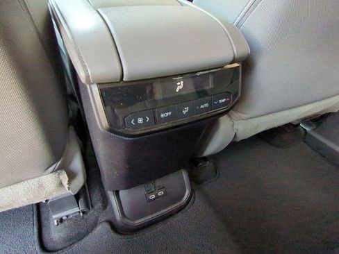 Used 2023 Toyota Highlander LE image 31
