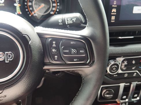 Used 2025 Jeep Wrangler Sport image 34