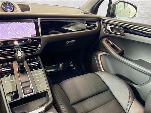 Certified 2026 Porsche Macan AWD/4WD image 26