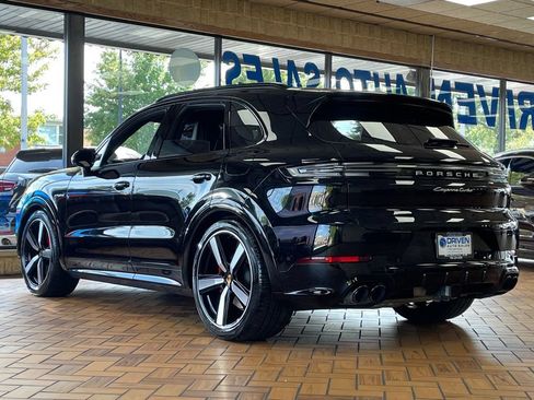 Used 2024 Porsche Cayenne Turbo AWD/4WD image 9