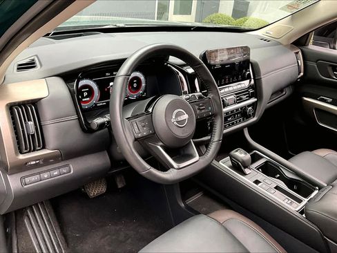 Used 2024 Nissan Pathfinder Platinum w/ Cargo Package image 15