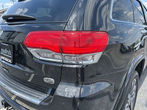 Used 2018 Jeep Grand Cherokee Overland AWD/4WD image 12