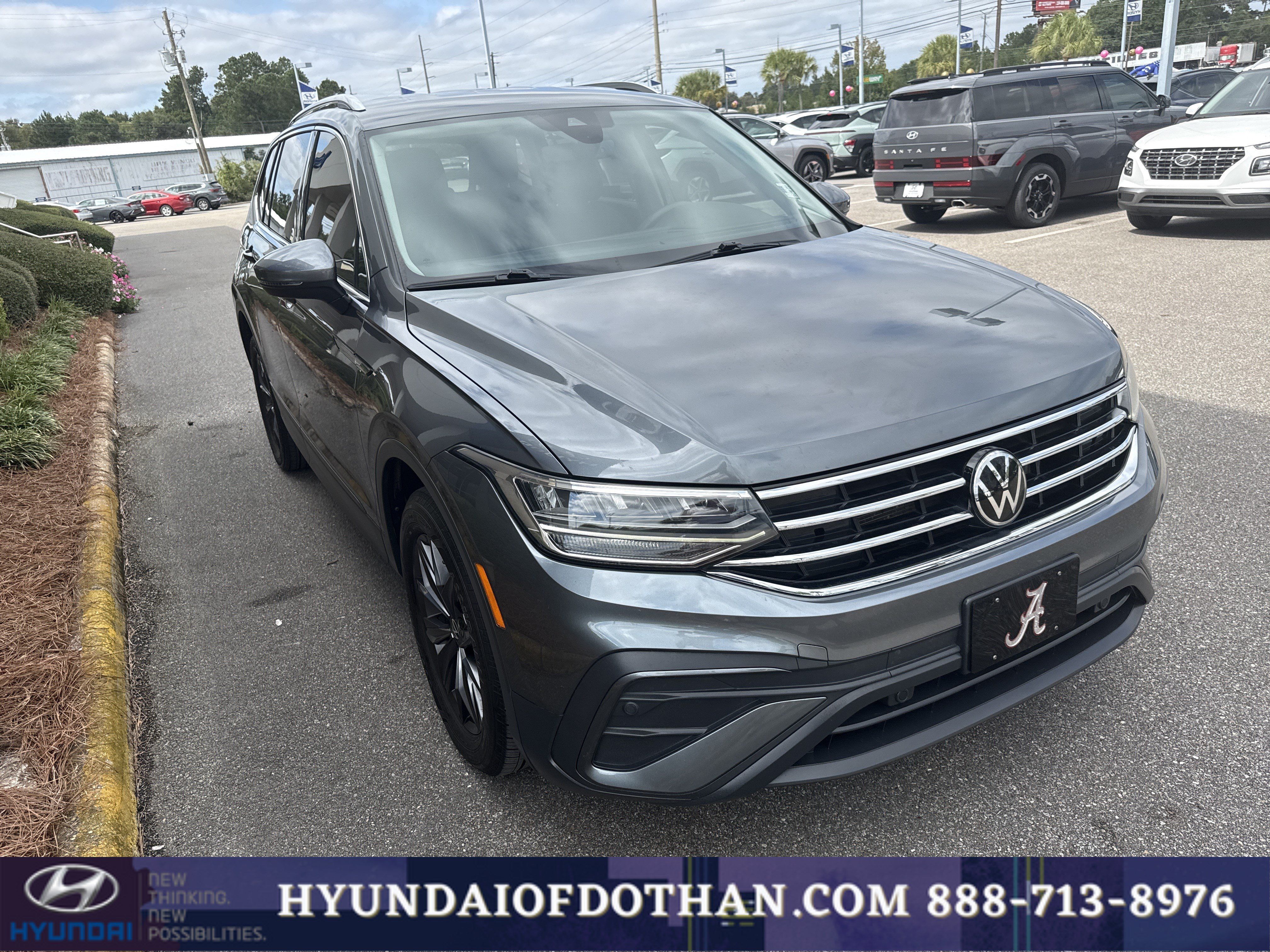 Used 2023 Volkswagen Tiguan SE FWD image 5