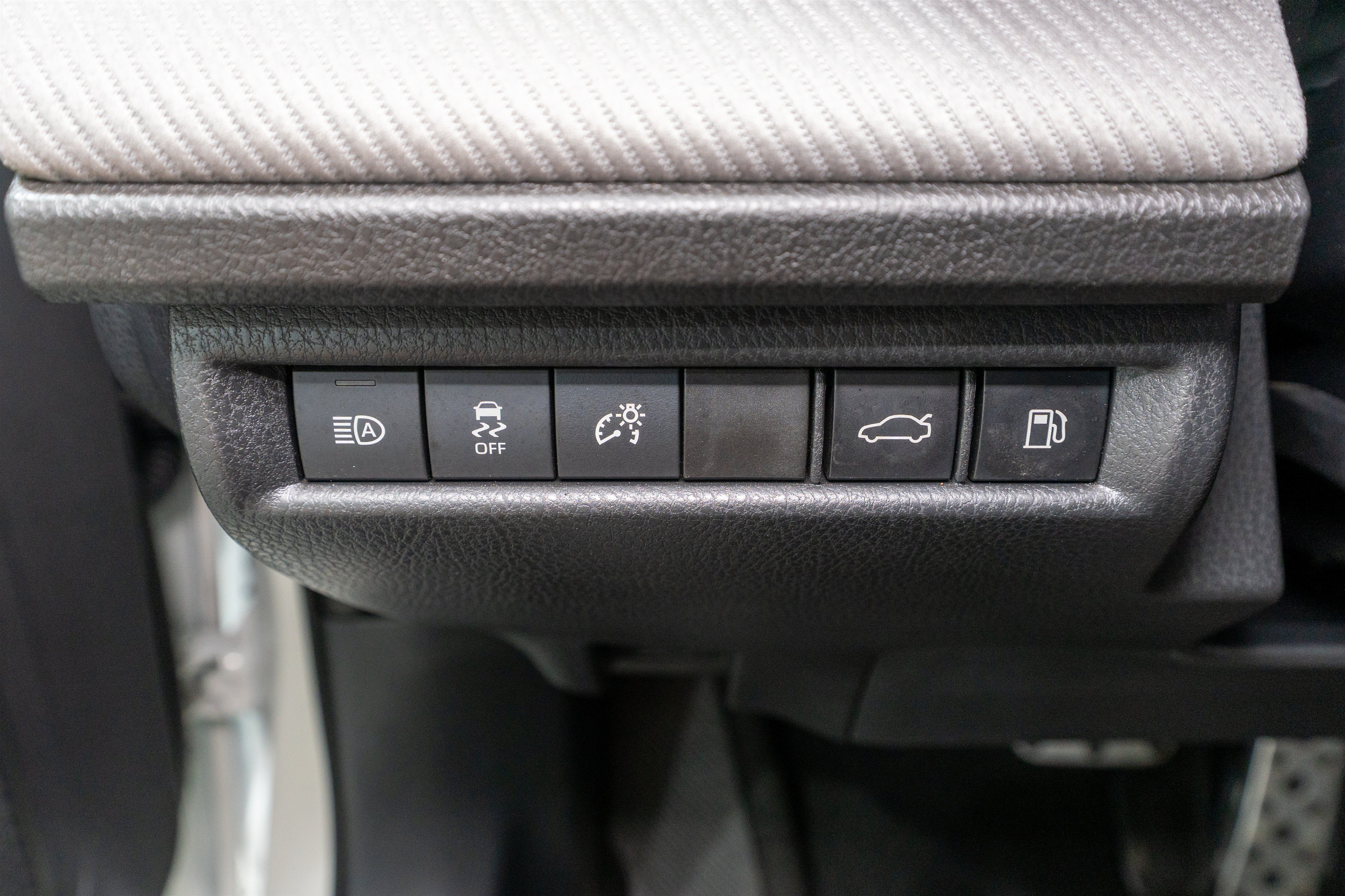 Used 2025 Toyota Camry SE FWD image 28