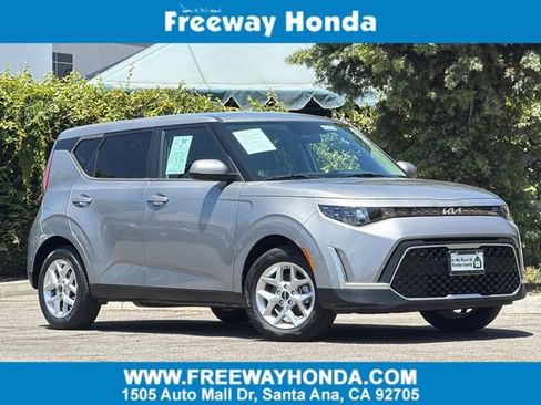 Used 2024 Kia Soul LX w/ Option Group 015 FWD image 1