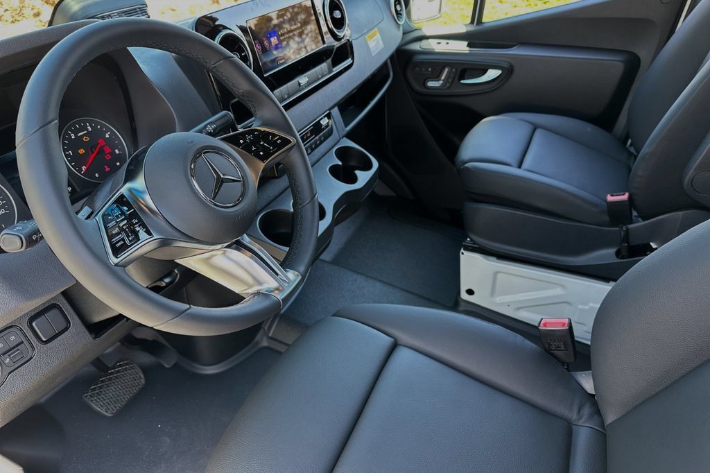 Used 2025 Mercedes-Benz Sprinter 2500 image 7