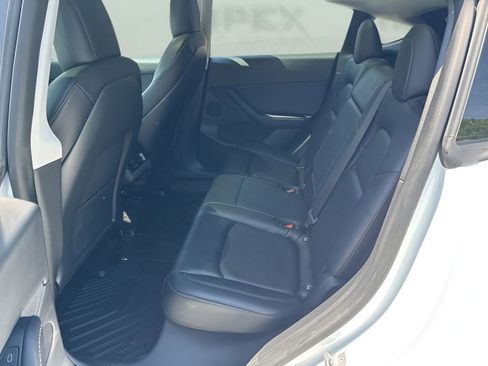 Used 2022 Tesla Model Y Performance AWD/4WD image 13