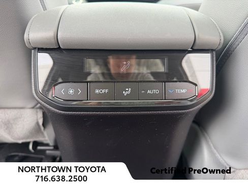 Used 2026 Toyota Highlander XLE AWD/4WD image 18